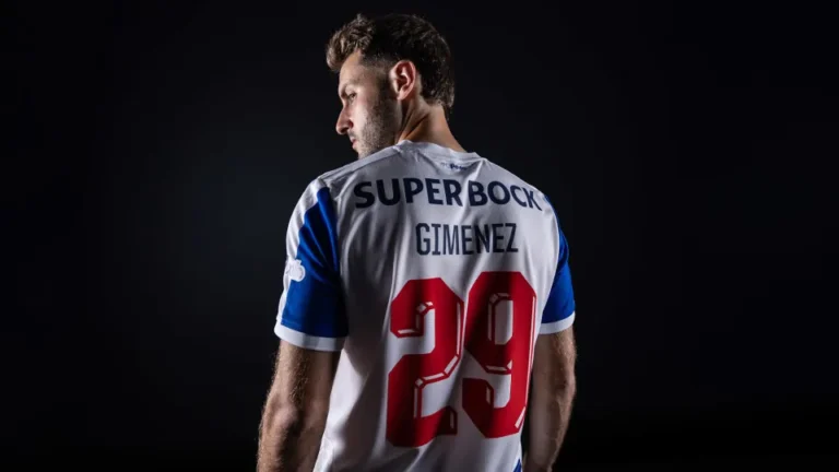 Oficial: Santiago Giménez é reforço do FC Porto