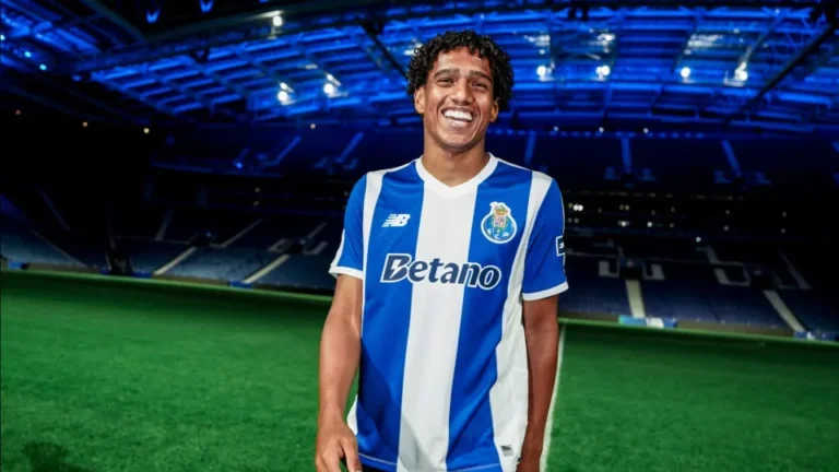 Oficial: FC Porto anuncia segundo reforço do dia para a defesa
