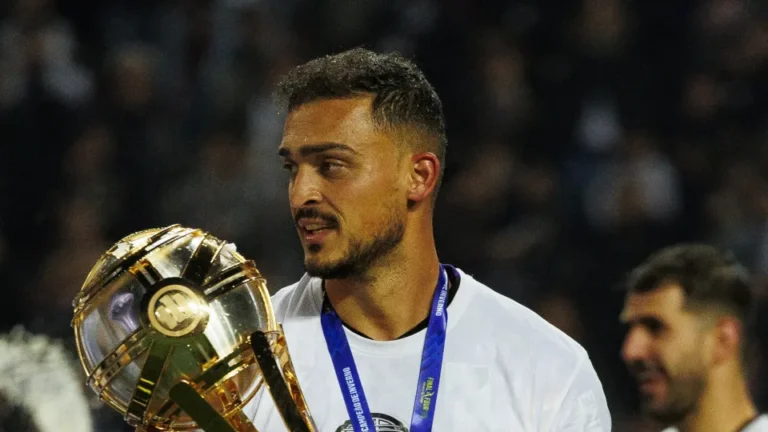 Oficial: Charles, herói da Taça da Liga, rescinde contrato com Vitória SC