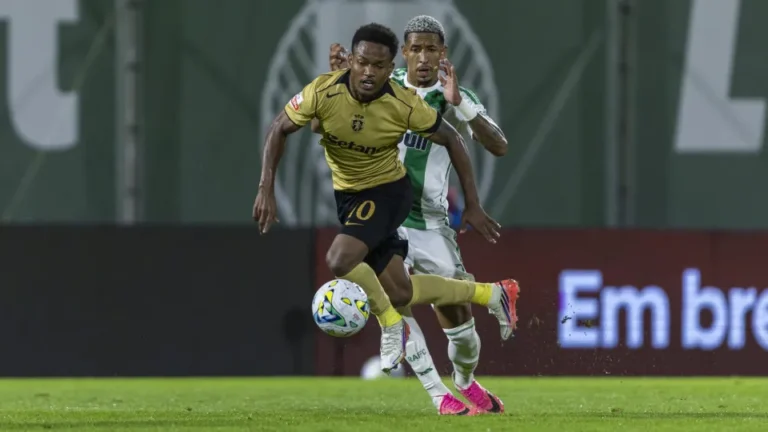 Sunderland não desiste e volta à carga por Geny Catamo