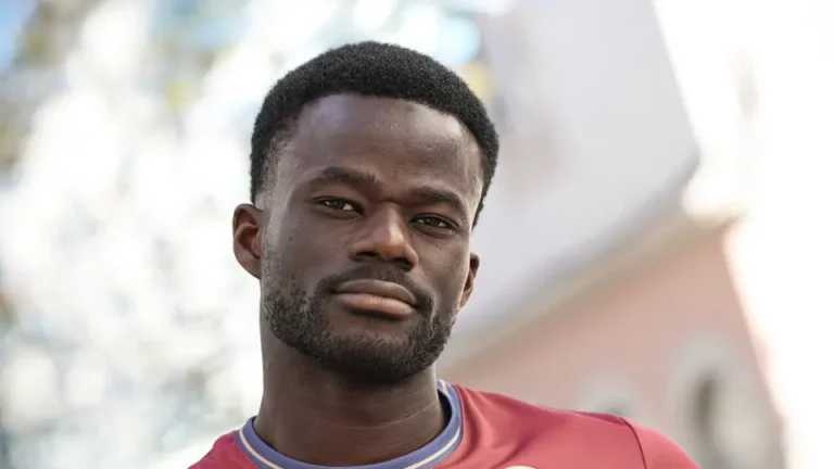 Oficial: Malik Abubakari regressa a Portugal para reforçar o Torreense