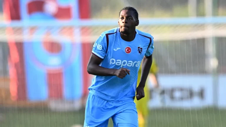 Oficial: Estrela da Amadora recebe avançado por empréstimo do Trabzonspor