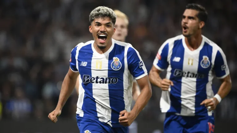 De remontada sabe melhor. FC Porto vira Moreirense e é ainda mais líder