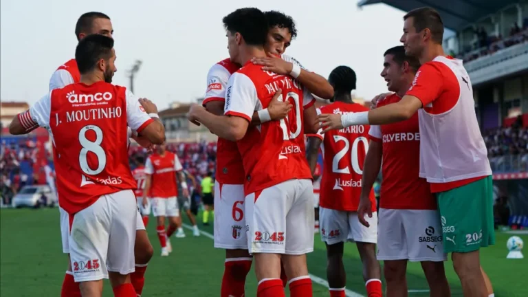 Pau Víctor carrega Braga às costas e bate Alverca com bis no Ribatejo