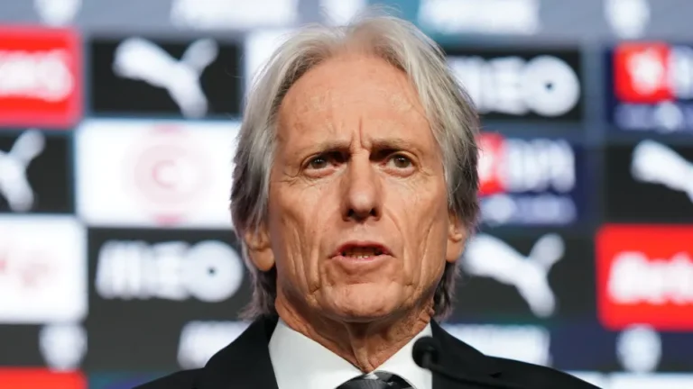 Desporto
                        
                        
                            Liga das Nações
                        
                    
                                            
                            
                                há 19 minutos
                            
                        
                                    
                Há surpresas. A primeira convocatória de Portugal na 'era Jorge Jesus'