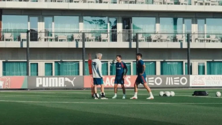 Muitos sorrisos e novidades. O primeiro treino de Jorge Jesus na seleção