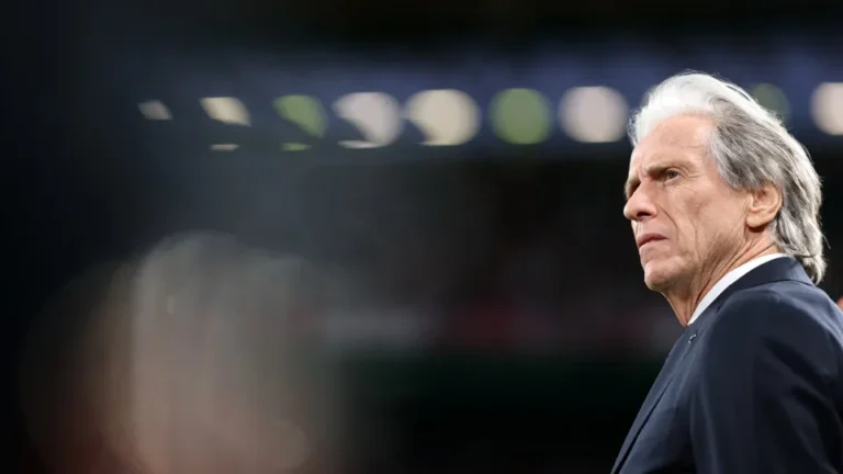 Do hino ao pormenor que nunca falha. Eis a estreia de Jesus na seleção