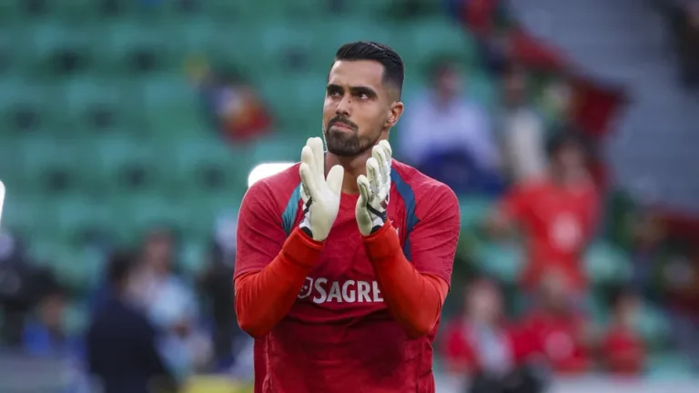 Guarda-redes Diogo Costa chega às 50 internacionalizações
