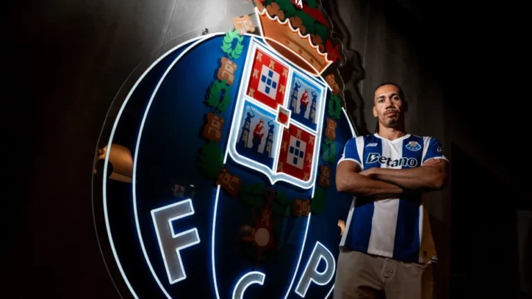 Oficial: Chris Smalling é reforço do FC Porto em negócio a custo zero