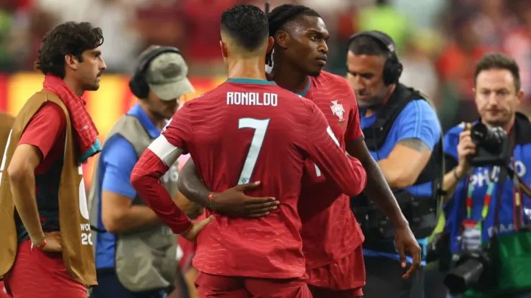 Desporto
                        
                        
                            Seleção nacional
                        
                    
                                            
                            
                                há 1 minuto
                            
                        
                                    
                Novela Cristiano Ronaldo. Camisola 7 da seleção nacional já tem novo dono