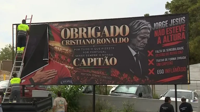 “Jesus não esteve à altura”. Cartazes de apoio a CR7 espalhados em Lisboa