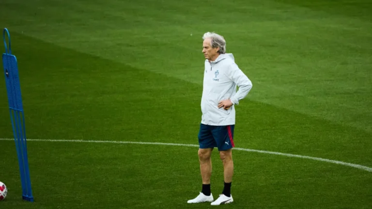 Jorge Jesus com todos no relvado antes do Portugal-Noruega, mas com senão