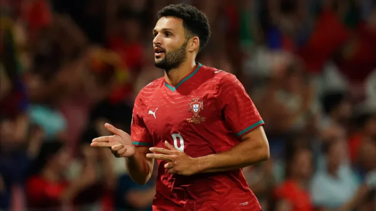 Muitos jogadores no lugar do João podiam ter marcado ou fingir não ver…