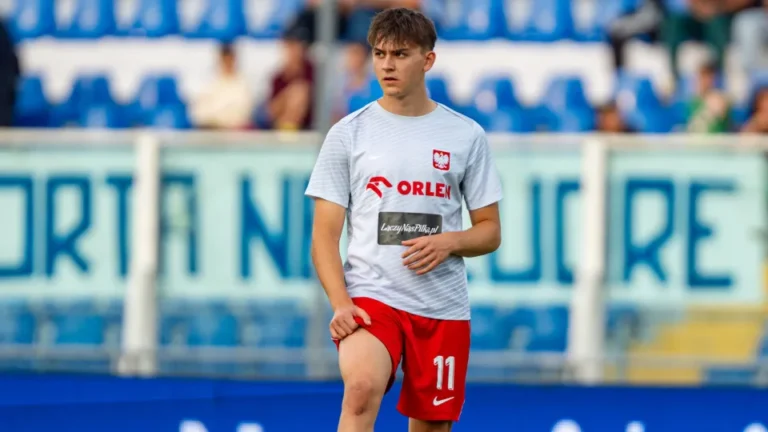 Sai Froholdt, entra Mazurek? Polónia já imagina o futuro do FC Porto