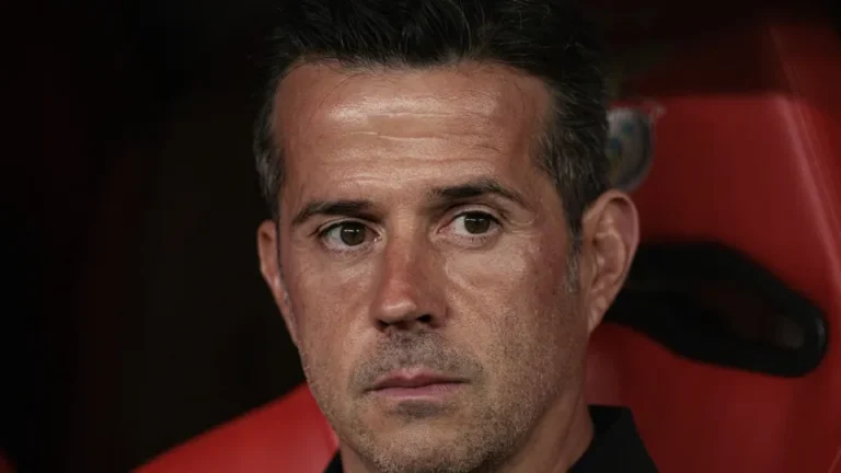 Marco Silva revoluciona com grande surpresa. Os onzes do Omonia-Benfica