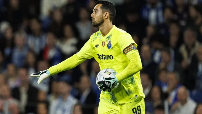 Desporto
                        
                        
                            Liga dos Campeões
                        
                    
                                            
                            
                                há 2 minutos
                            
                        
                                    
                Diogo Costa triste com derrota do FC Porto: "Falta discernimento"