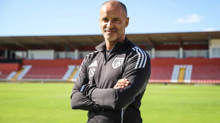 Oficial: Silas é o novo treinador do AVS até ao final da época
